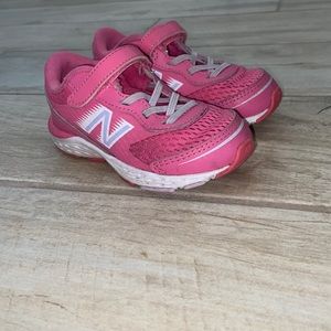New Balance Girls Toddler Velcro Pink Tennis Shoe Size 7 XW
